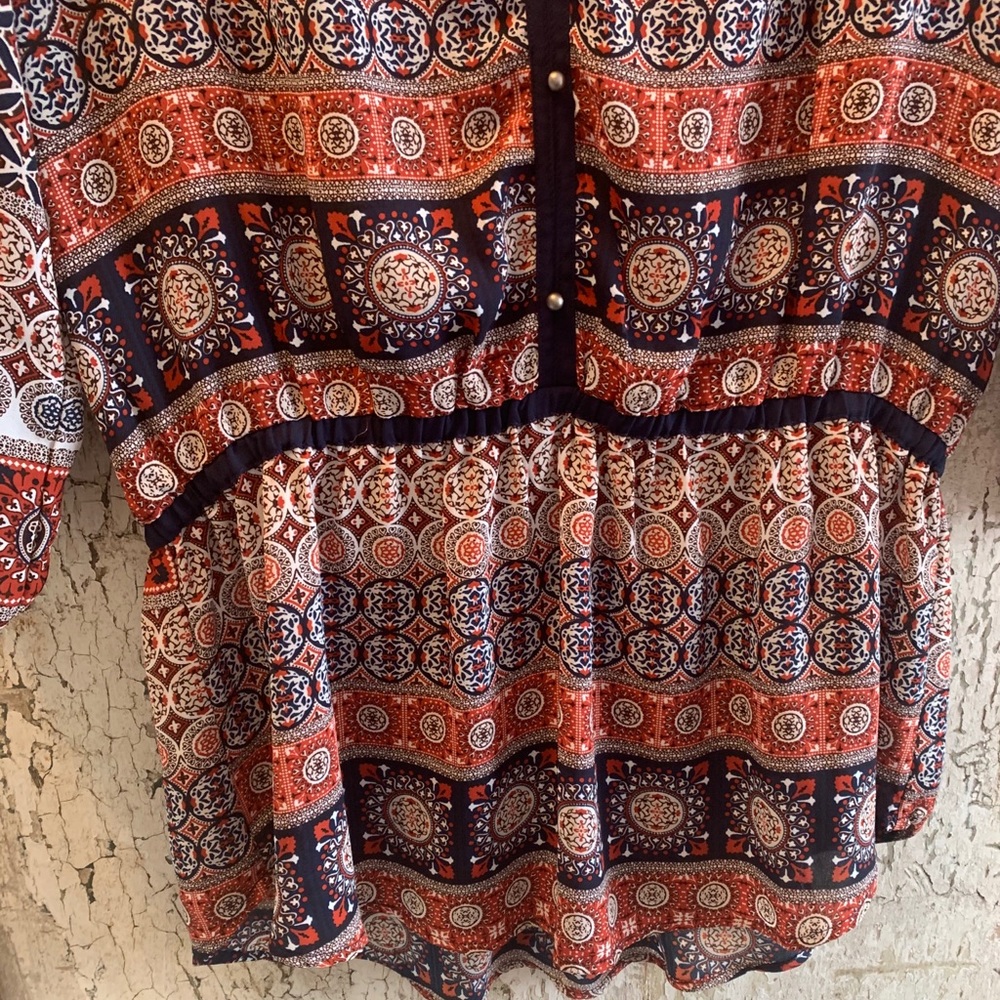 Maurice’s Aztec pattern top - Picture 4 of 9